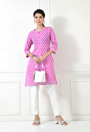 Women Self Design cotton  Straight Kurta